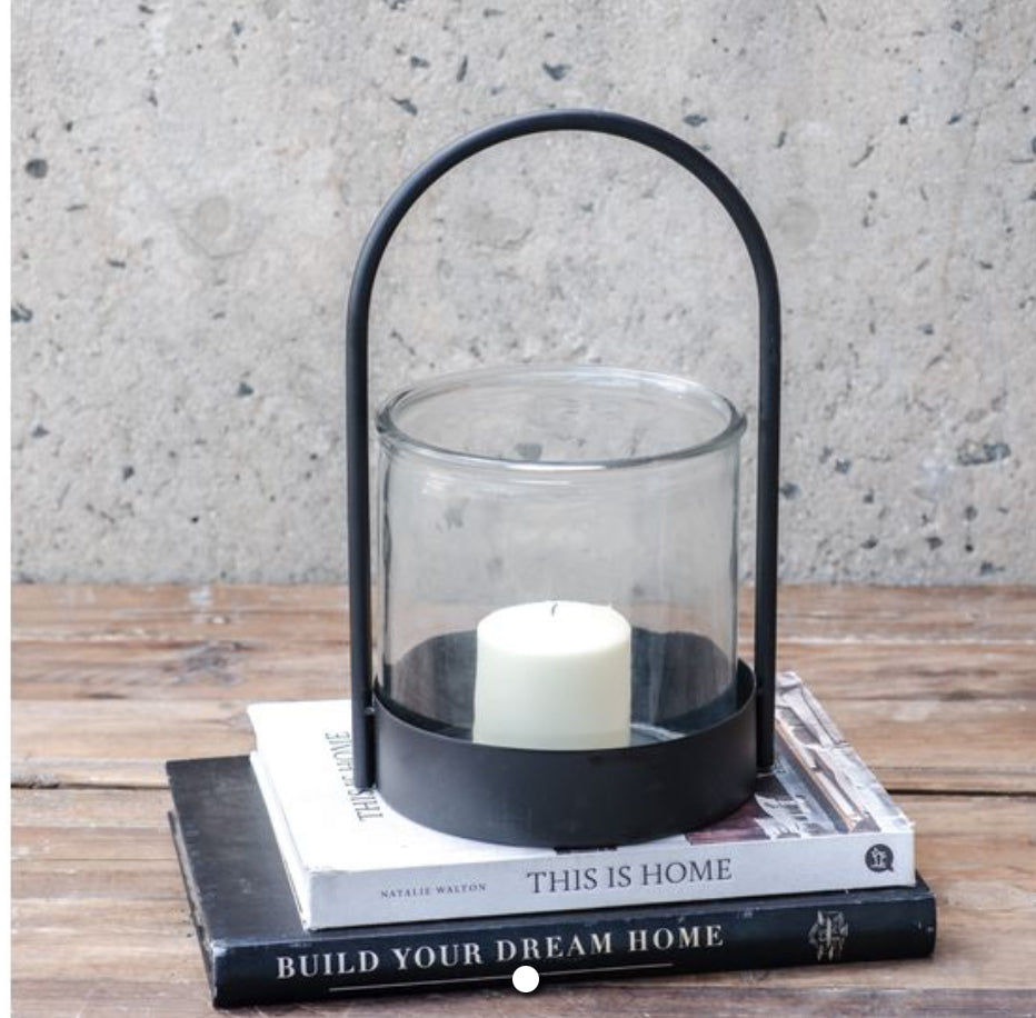 Black Lantern Hurricane Vase