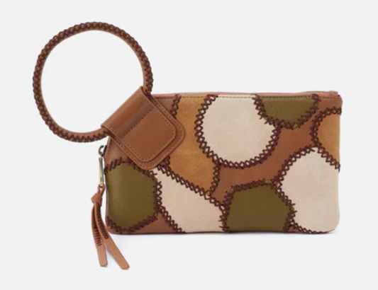 Sable Wristlet in Pebbled Leather: Timber Brown